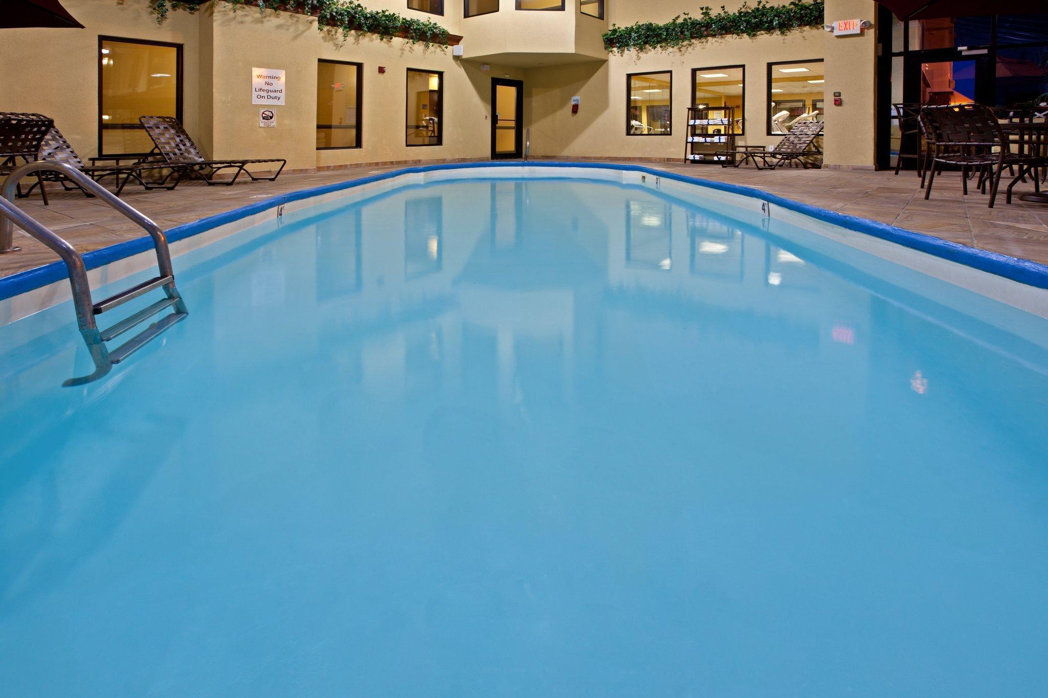 Holiday Inn Express & Suites Indianapolis - East By Ihg Exterior foto