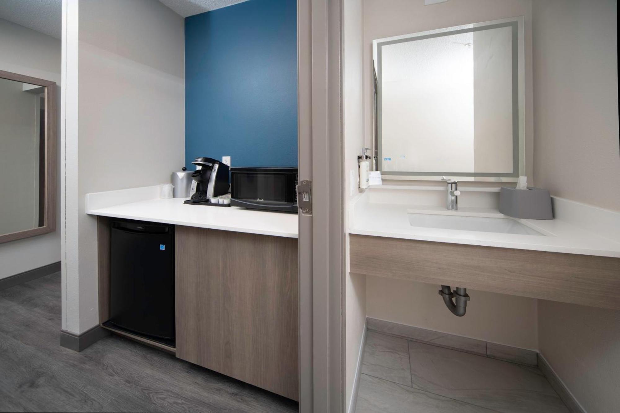 Holiday Inn Express & Suites Indianapolis - East By Ihg Exterior foto