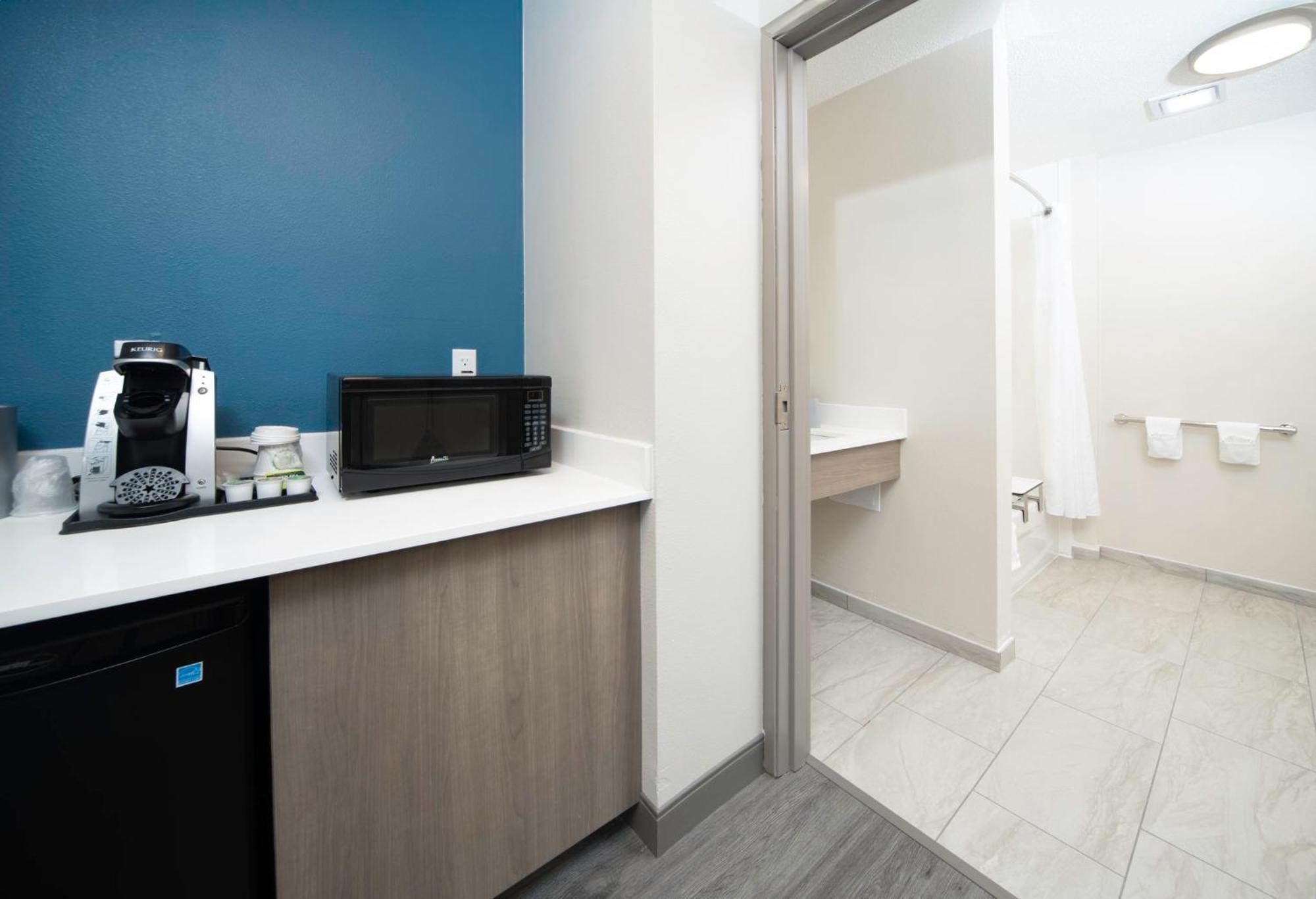 Holiday Inn Express & Suites Indianapolis - East By Ihg Exterior foto