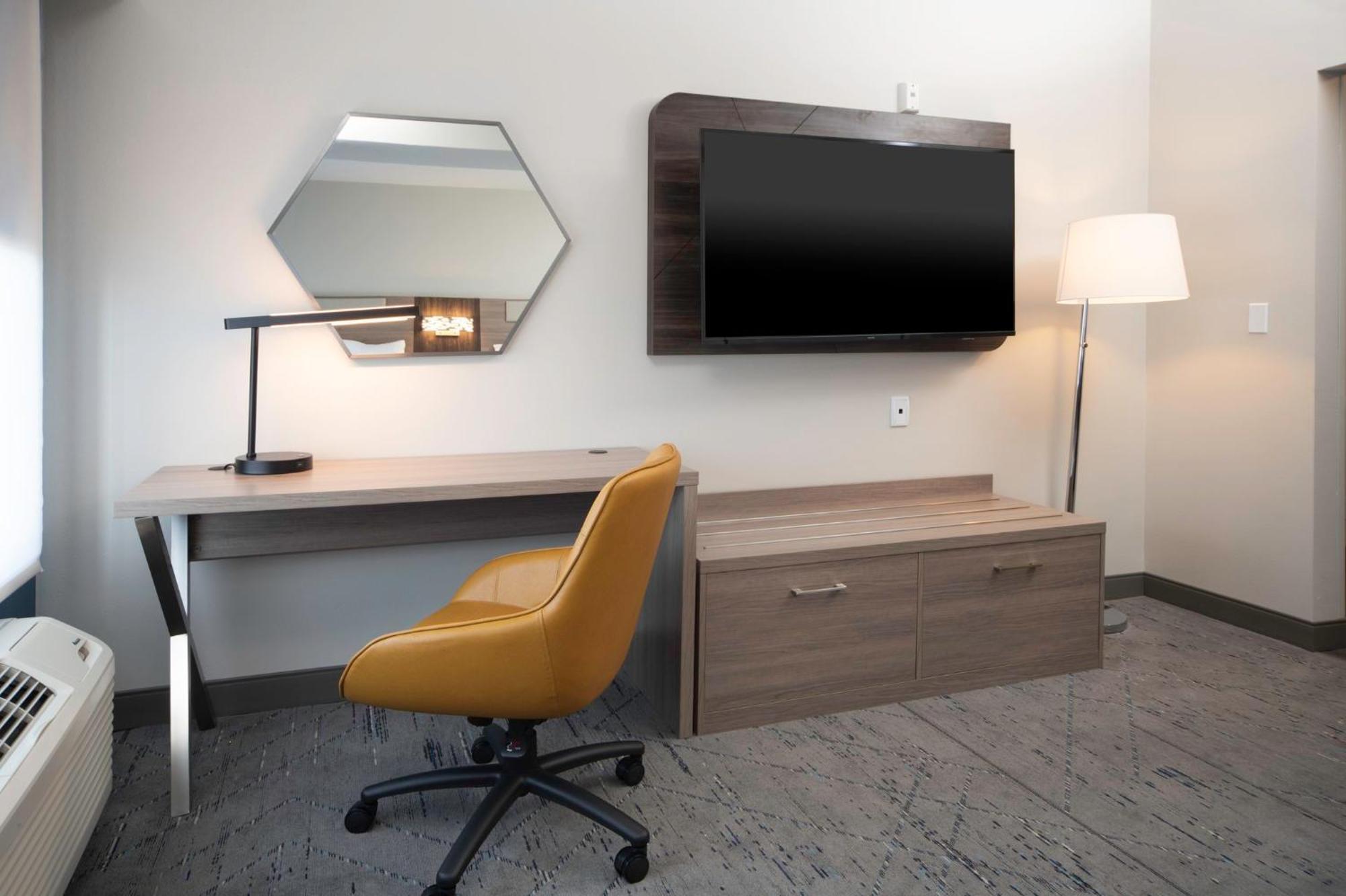 Holiday Inn Express & Suites Indianapolis - East By Ihg Exterior foto