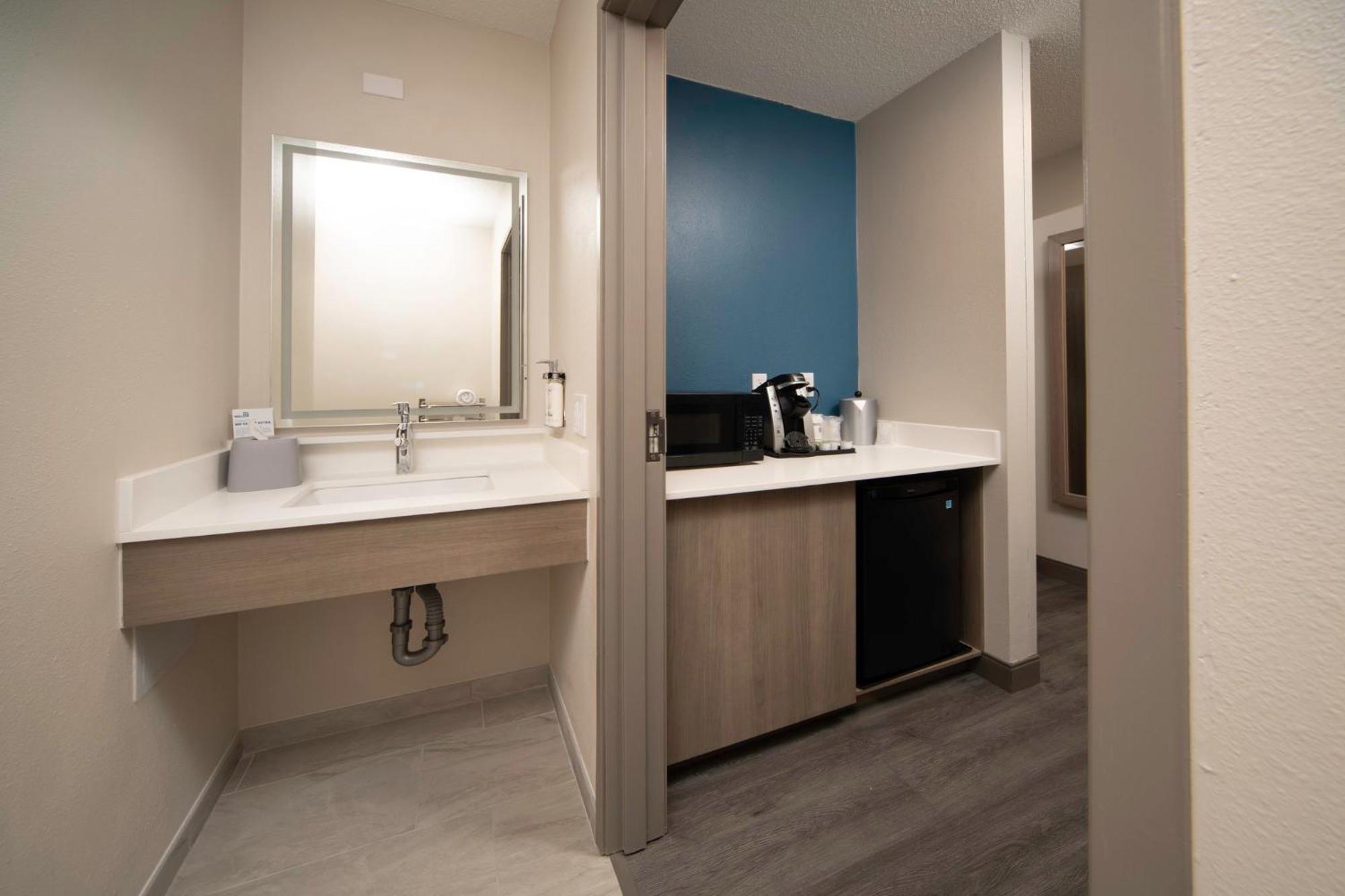 Holiday Inn Express & Suites Indianapolis - East By Ihg Exterior foto