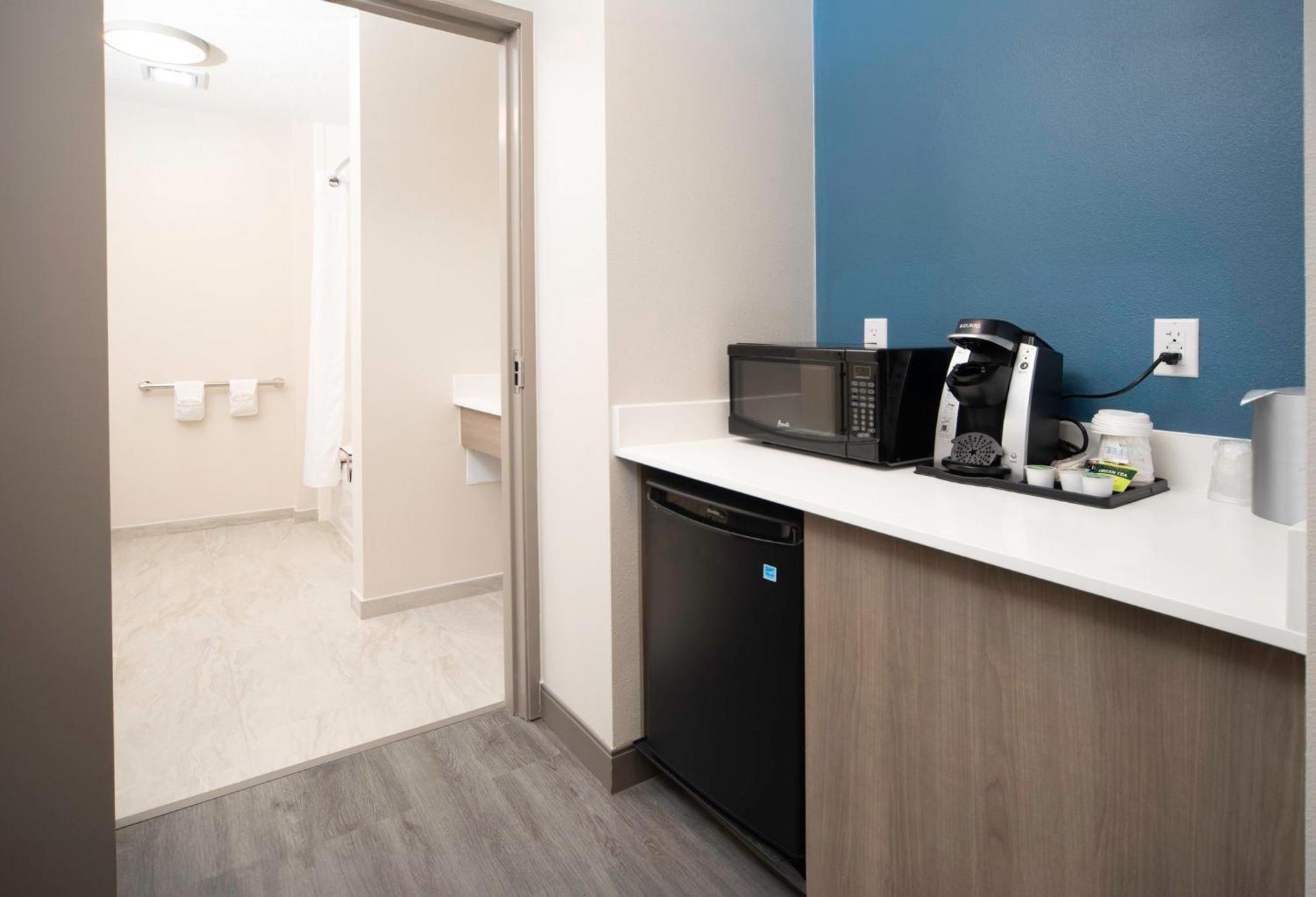 Holiday Inn Express & Suites Indianapolis - East By Ihg Exterior foto