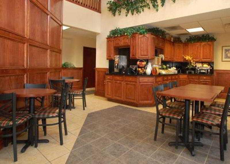 Holiday Inn Express & Suites Indianapolis - East By Ihg Restaurant foto