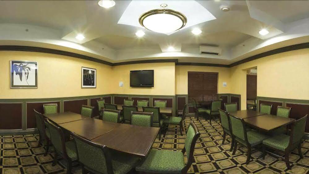 Holiday Inn Express & Suites Indianapolis - East By Ihg Exterior foto